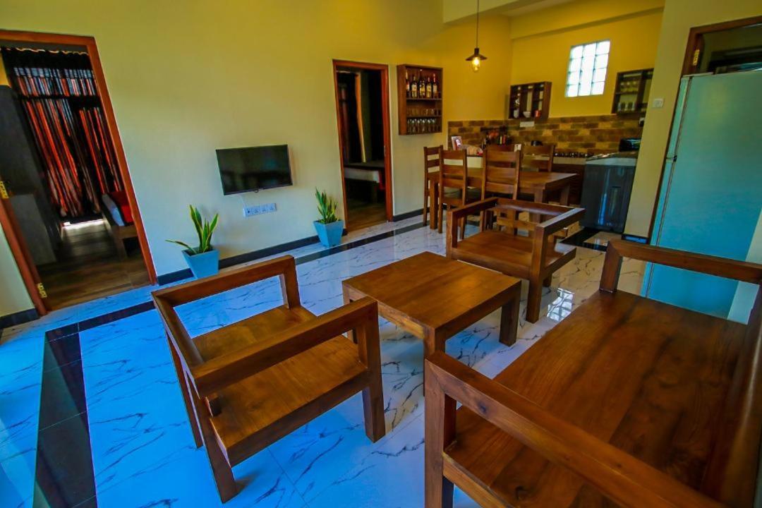 Athithi Villa Hikkaduwa Bagian luar foto