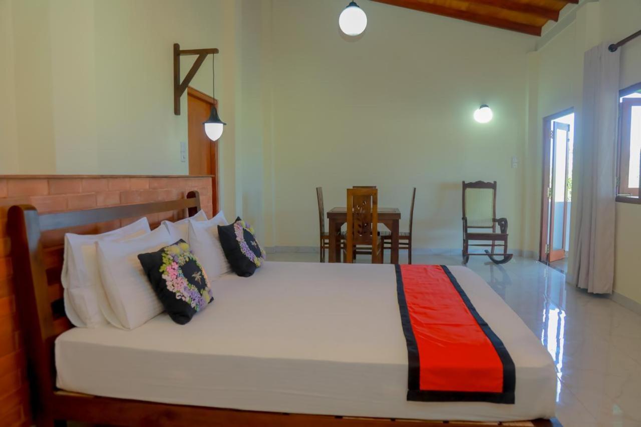 Athithi Villa Hikkaduwa Bagian luar foto