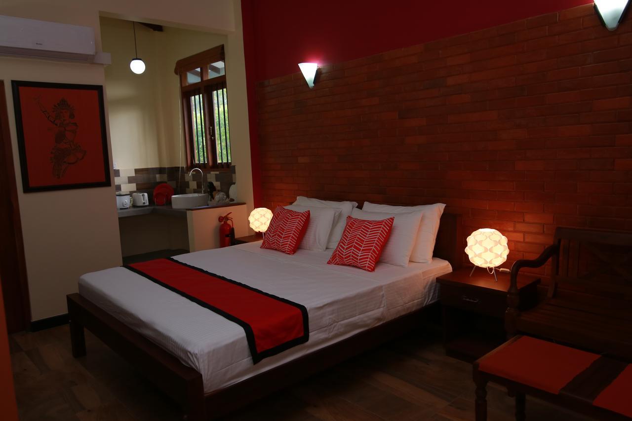 Athithi Villa Hikkaduwa Bagian luar foto