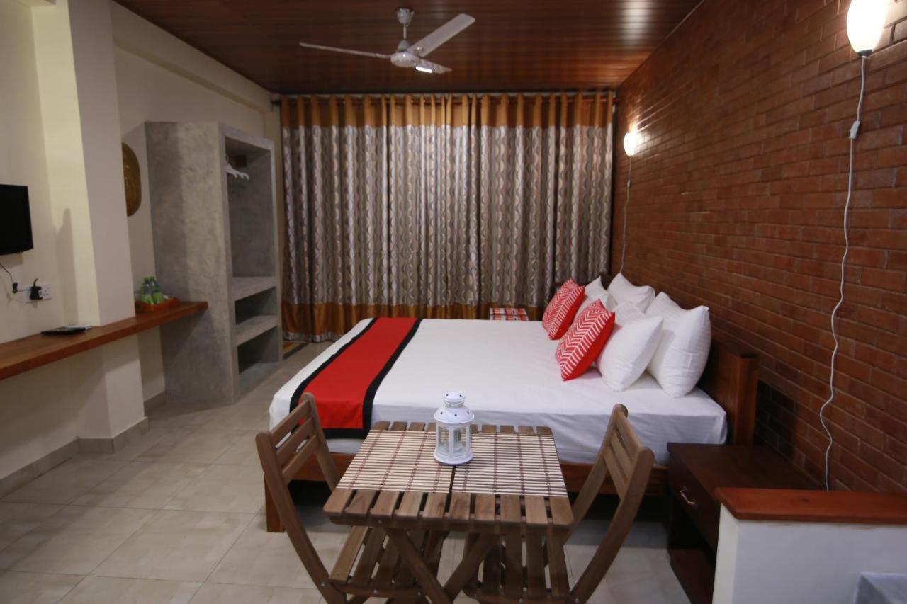 Athithi Villa Hikkaduwa Bagian luar foto